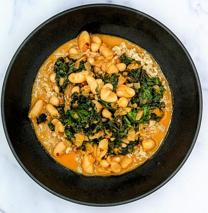Creamy whith Beans with Kale and brown rice
